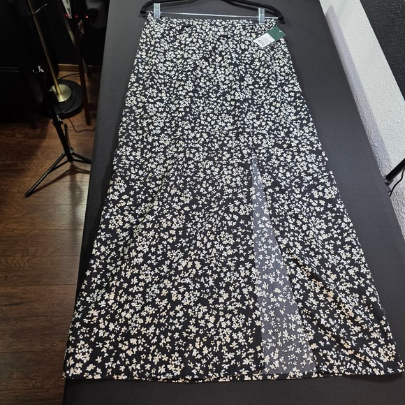 Wild Fable Womens Floral Midi Skirt Black Ditsy Print Front Slit Size S New - Picture 8 of 8